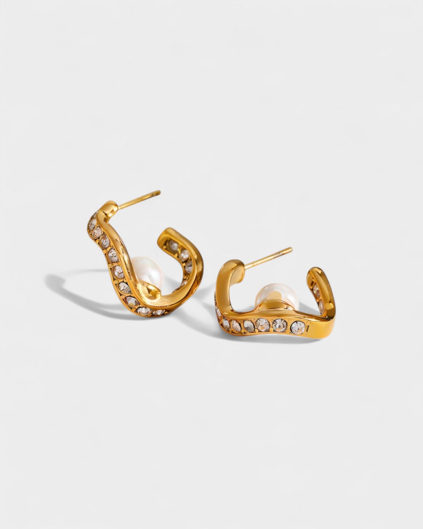 STELLAR Curve Crystal Pearl Earrings