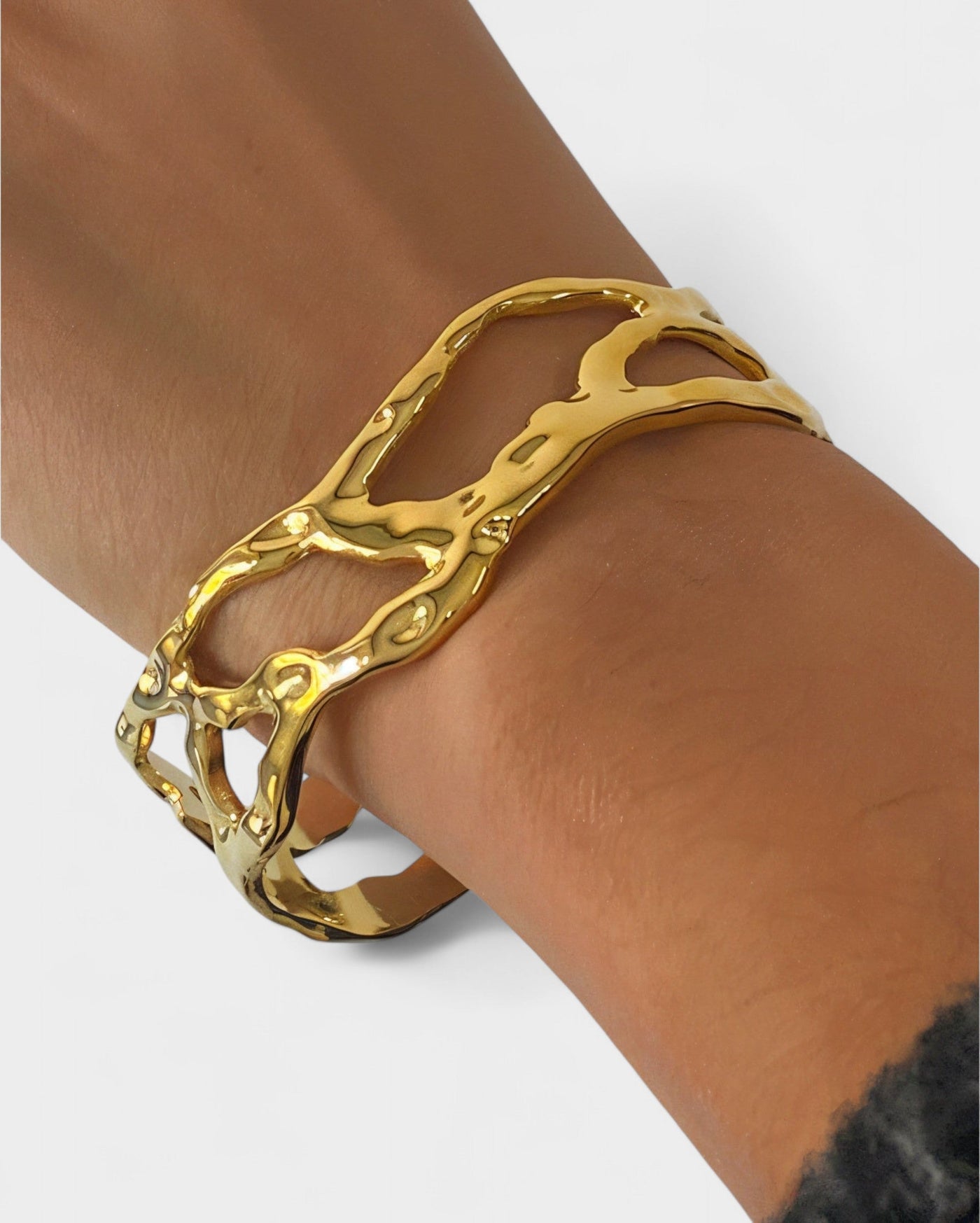 ZELINE Sculpted Gold Cuff Bracelet